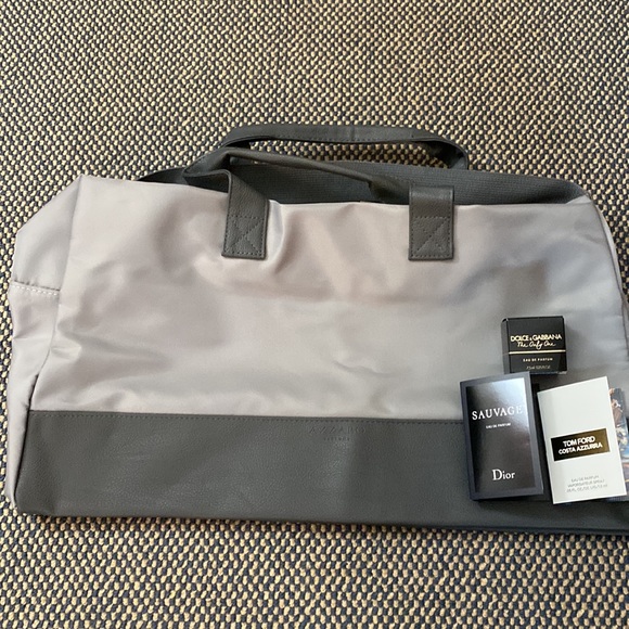 New Azzaro nylon weekend tote with 3 perfume samples. Dolce 0.25 oz and 2 minis - Picture 3 of 14